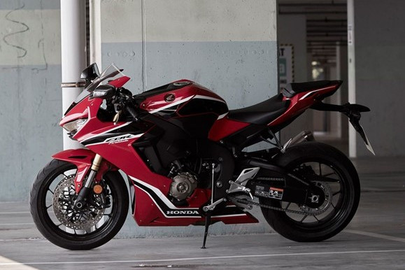 honda trinh lang sieu moto cbr1000rr 2017 ban tieu chuan