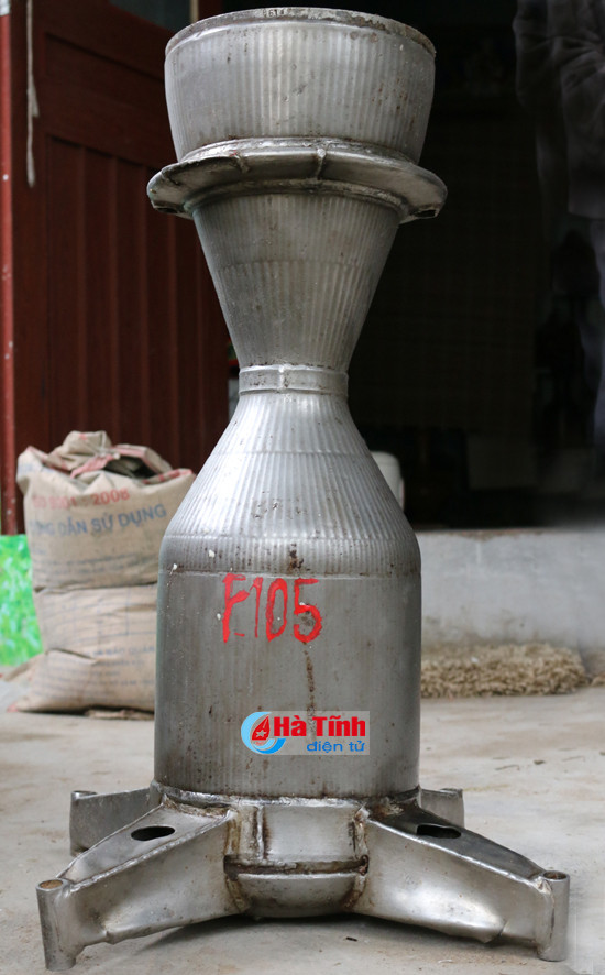 gap nguoi dang luu giu bo phan cua than sam f 105