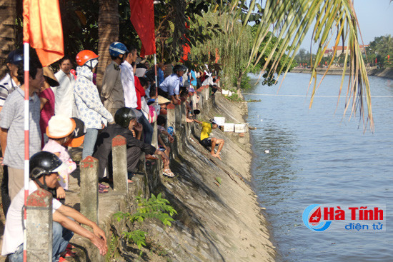 soi noi dua thuyen tren song cut mung ngay hoi dai doan ket