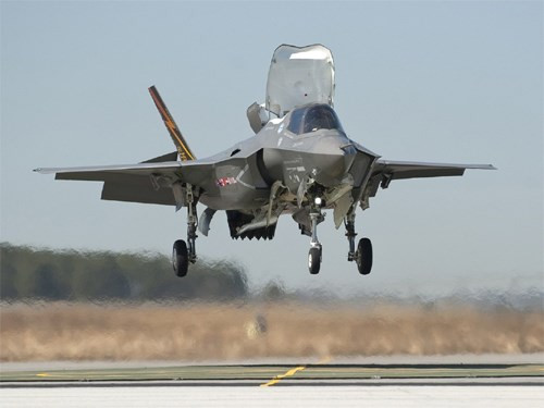 f 35b lan dau tien tham gia dien tap chien dau gia lap