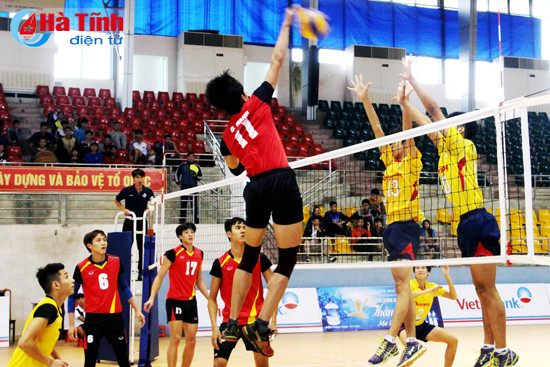 tre ha tinh gianh ve vao ban ket truoc mot vong dau