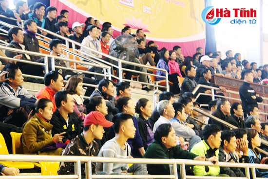 tre ha tinh gianh ve vao ban ket truoc mot vong dau