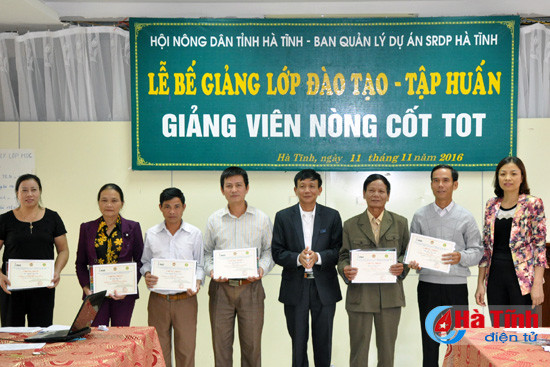 30 nong dan tro thanh giang vien nong cot tot