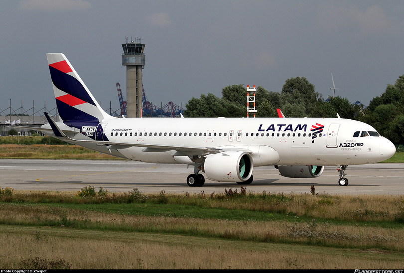 bi doa danh bom may bay chile ha canh khan cap