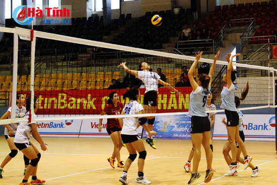 tre ha tinh gianh ve vao ban ket truoc mot vong dau