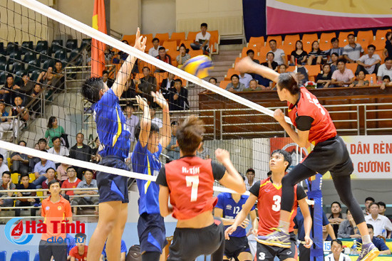 thang tran thu 2 lien tiep doi tre ha tinh rong cua vao ban ket