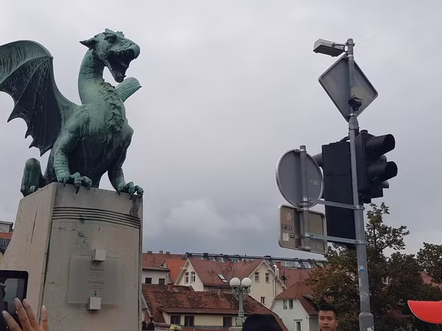 dong au nhung diem den quyen ru