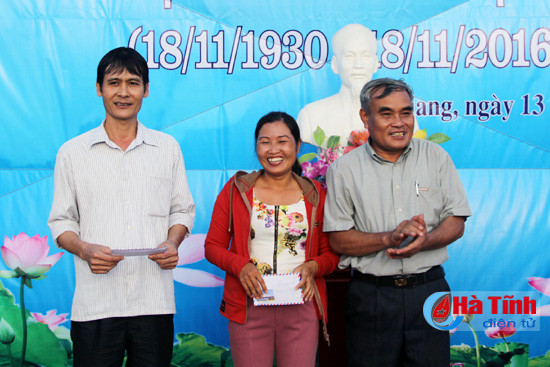 soi noi dua thuyen tren song cut mung ngay hoi dai doan ket