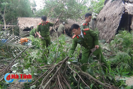 cbcs cong an loc ha giup dan xay dung nong thon moi