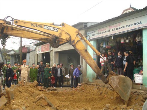 TX Kỳ Anh vào cuộc xử lý công trình xây lấn bờ kè Sông Trí