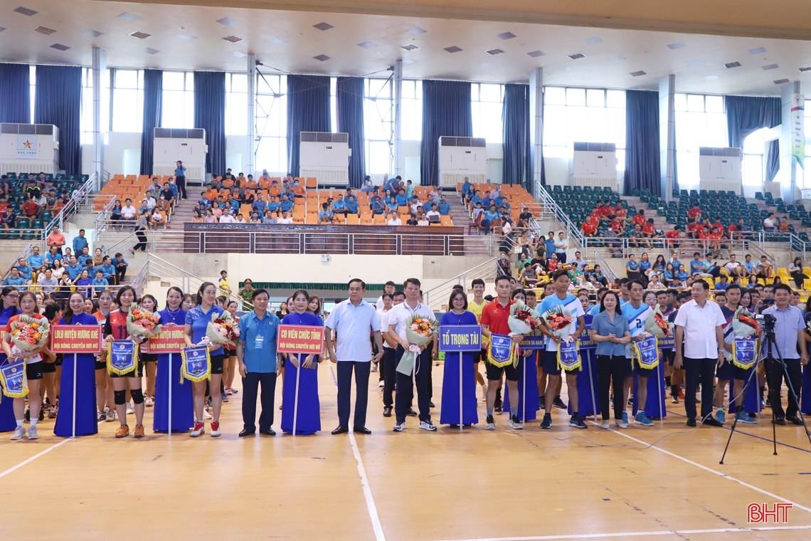 Khai mạc Giải bóng chuyền Công đoàn Hà Tĩnh