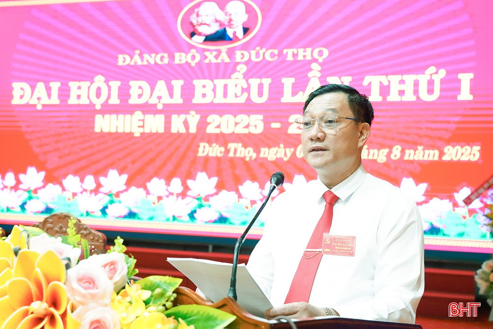 Đồng chí Trần Hoài Đức - Bí thư Đảng ủy, Chủ tịch HĐND xã khai mạc đại hội. bqbht_br_t3.jpg