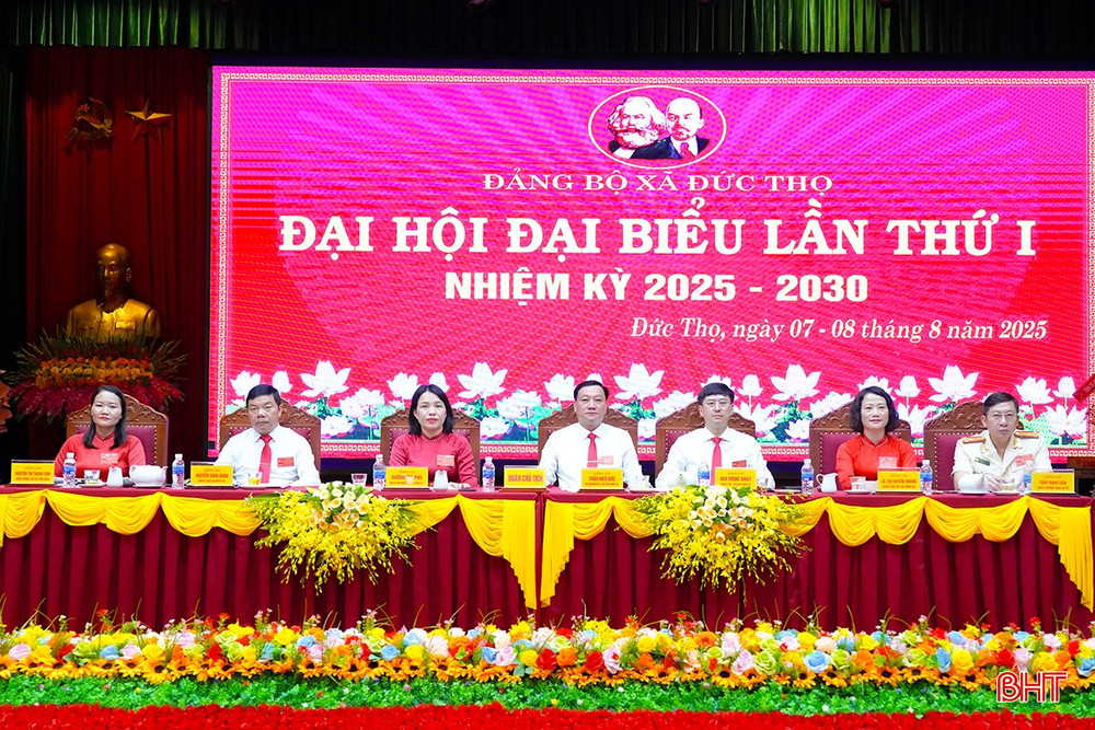 Đoàn chủ tịch điều hành đại hội. bqbht_br_t6.jpg