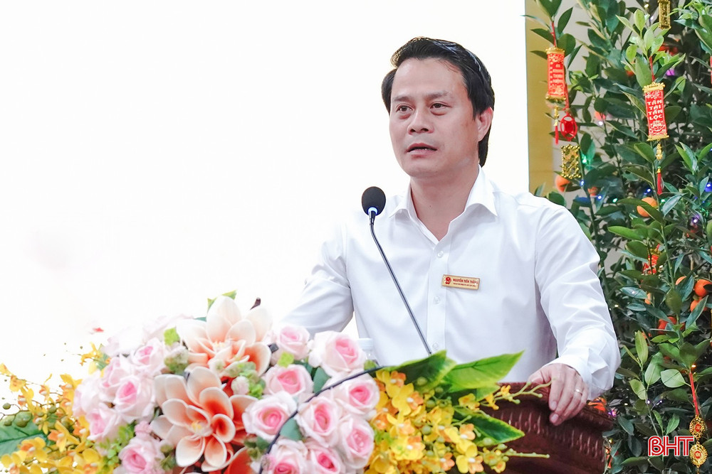 Ông Nguyễn Tiến Thắng – Chủ tịch UBND xã Đức Minh trình bày chương trình hành động.