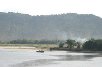 Khung cảnh thanh bình trên sông Ngàn Phố Khung cảnh thanh bình trên sông Ngàn Phố