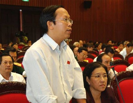 Đại biểu Nguyễn Đình Xuân: "Cho nước ngoài thuê tới gần 400.000 ha đất, bằng diện tích tỉnh Tây Ninh, vậy trách nhiệm của Bộ trưởng tới đâu?". Ảnh: TTXVN.