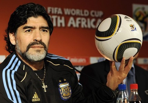 Maradona đã có những thay đổi rõ rệt trên sân tập, trong phòng thay đồ và trong phòng họp báo. (Ảnh: Getty Images) Maradona đã có những thay đổi rõ rệt trên sân tập, trong phòng thay đồ và trong phòng họp báo. (Ảnh: Getty Images)
