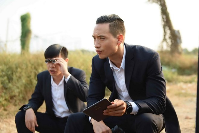 Ngoài việc sắm vai chính trong phim, Kim Lý còn là nhà sản xuất của Vệ sĩ Sài Gòn. Anh cho biết mình ấp ủ ý tưởng xung quanh dự án từ khi trở về Việt Nam để đóng Hương Ga (2014), với mục tiêu tạo ra một tác phẩm kết hợp giữa hài hước kiểu Hollywood và các nét văn hóa Việt Nam. Ngoài ra, Vệ sĩ Sài Gòn cũng là cơ hội để Thái Hòa “phục thù” sau thất bại tại phòng vé hồi mùa hè của Fan cuồng. Ảnh: CJ E&M. 6 phim dien anh viet ra mat dip cuoi nam