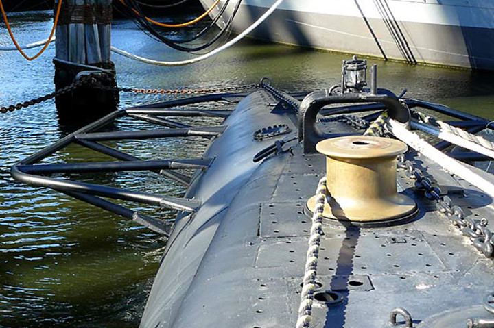 can canh boong tau ngam uss lionfish tung giao chien voi tau nhat