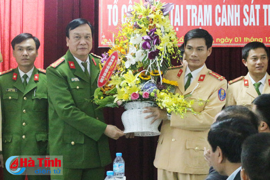 ra mat to cong tac tram canh sat thien cam