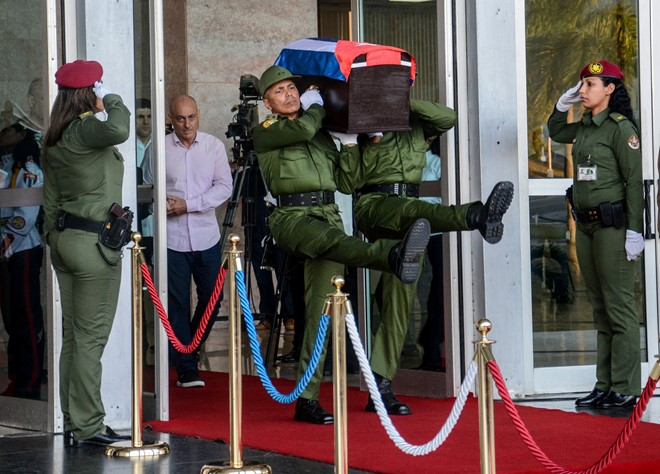 doan xe tang dua lanh tu fidel castro ve chiec noi cach mang