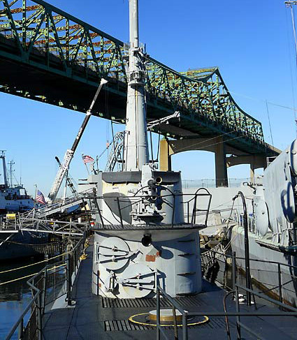 can canh boong tau ngam uss lionfish tung giao chien voi tau nhat