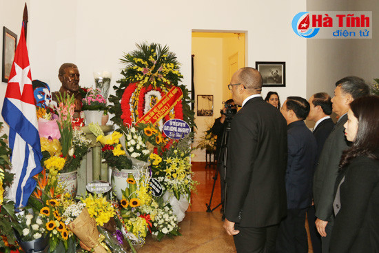 bi thu tinh uy le dinh son vieng lanh tu fidel castro