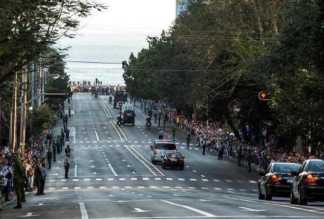 doan xe tang dua lanh tu fidel castro ve chiec noi cach mang