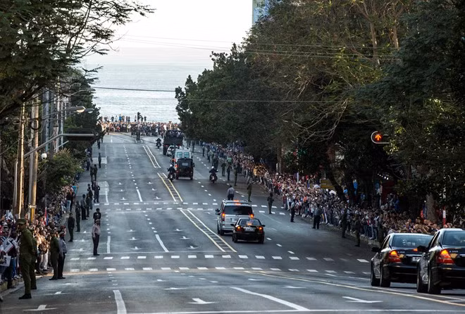 doan xe tang dua lanh tu fidel castro ve chiec noi cach mang