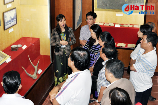 Hướng dẫn viên, thuyết minh viên du lịch: Những “lỗ hổng” cần lấp đầy ảnh 1 huong dan vien thuyet minh vien du lich nhung lo hong can lap day