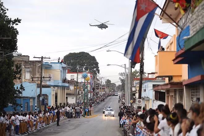 doan xe tang dua lanh tu fidel castro ve chiec noi cach mang