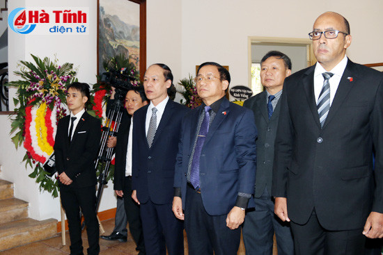 bi thu tinh uy le dinh son vieng lanh tu fidel castro
