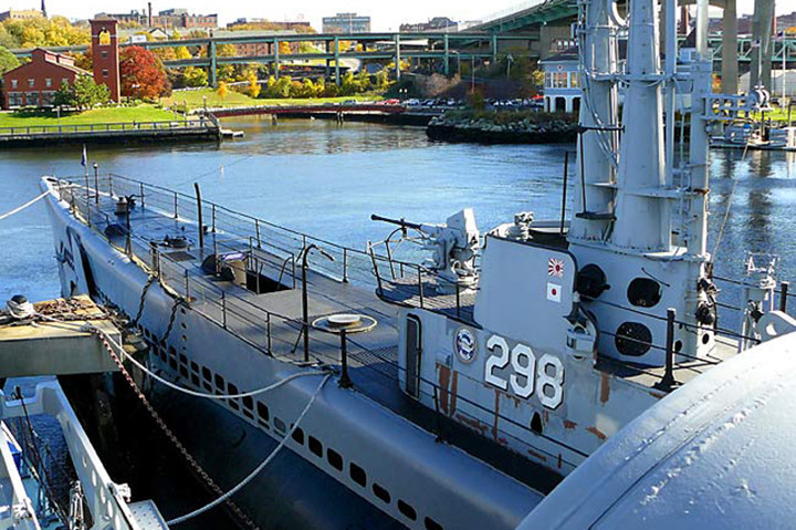 can canh boong tau ngam uss lionfish tung giao chien voi tau nhat