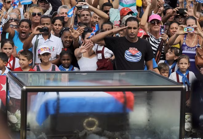 doan xe tang dua lanh tu fidel castro ve chiec noi cach mang