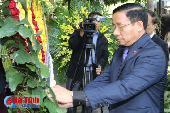 bi thu tinh uy le dinh son vieng lanh tu fidel castro
