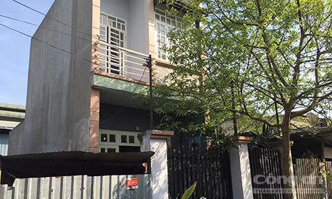 me tu thieu con gai nhay lau cau cuu hang xom