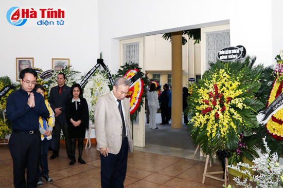 bi thu tinh uy le dinh son vieng lanh tu fidel castro