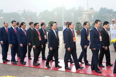 Đoàn đại biểu Hà Tĩnh dự Đại hội XIV của Đảng vào Lăng viếng Chủ tịch Hồ Chí Minh