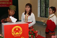 Đồng bào dân tộc Chứt ở bản Rào Tre náo nức tham gia ngày hội bầu cử