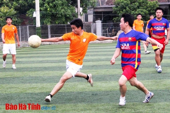 Khởi tranh Giải bóng đá Cúp Hội Nhà báo Hà Tĩnh