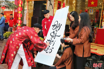 Lắng đọng không gian "Tết xưa" giữa lòng Thành Sen