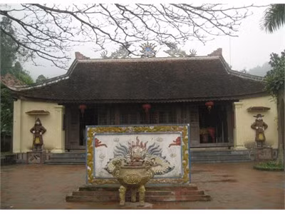 Đền thờ thân mẫu vua Mai và vua Mai dưới thung lũng Hùng Sơn Đền thờ thân mẫu vua Mai và vua Mai dưới thung lũng Hùng Sơn