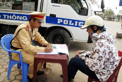 Công an thành phố Hà Tĩnh kiểm tra, xử lý những trường hợp vi phạm giao thông Công an thành phố Hà Tĩnh kiểm tra, xử lý những trường hợp vi phạm giao thông