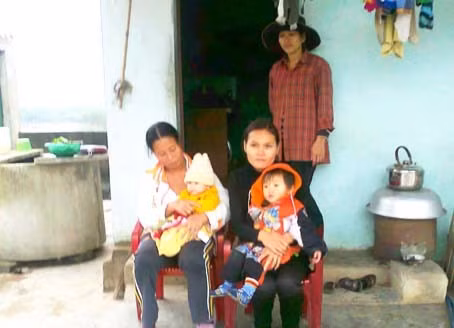 Cảnh nghèo của đôi bạn hàng xóm