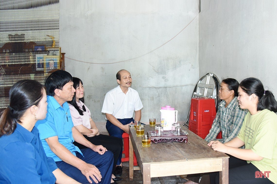Tiếp sức cùng nữ sinh gặp hoàn cảnh khó khăn ở Hà Tĩnh vào giảng đường