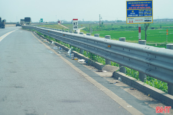 Nhếch nhác dải dừng khẩn cấp cao tốc qua Hà Tĩnh