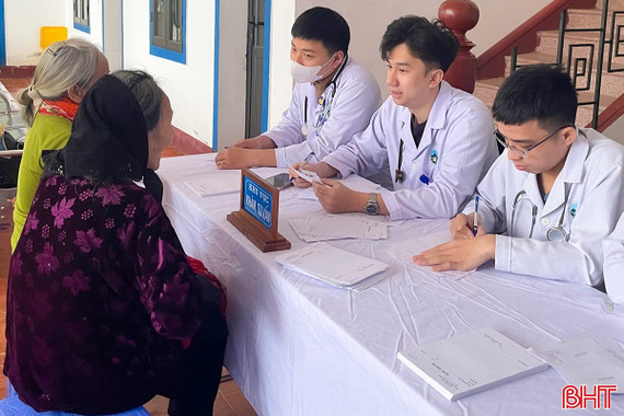 Hơn 300 người dân Sơn Kim 1 được kiểm tra sức khỏe, cấp thuốc miễn phí