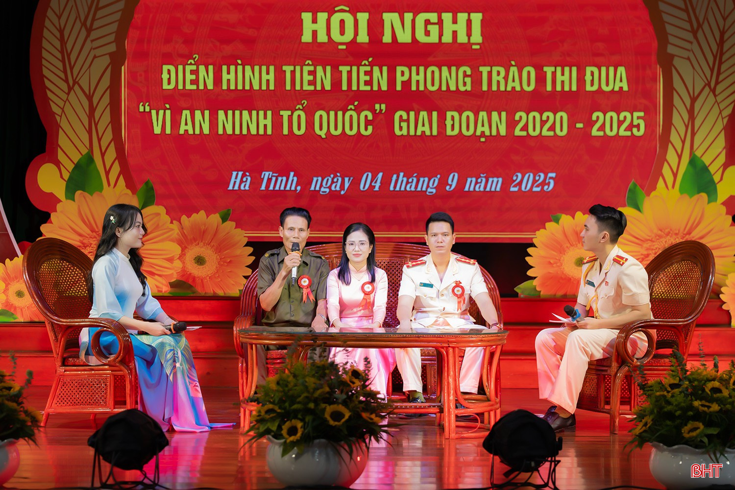 Tọa đàm về công tác đảm bảo an ninh trật tự trên các lĩnh vực. bqbht_br_tdt09149.jpg