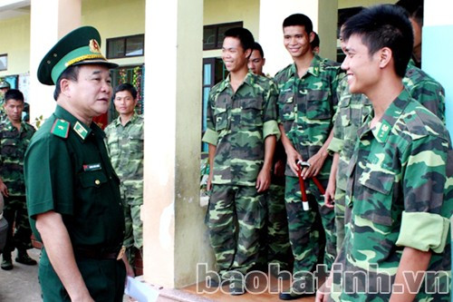 ... thăm hỏi lực lượng tham gia diễn tập