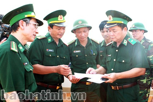 Phó Tư lệnh BĐBP Việt Nam Hoàng Xuân Chiến kiểm tra công tác chuẩn bị cho cuộc diễn tập...